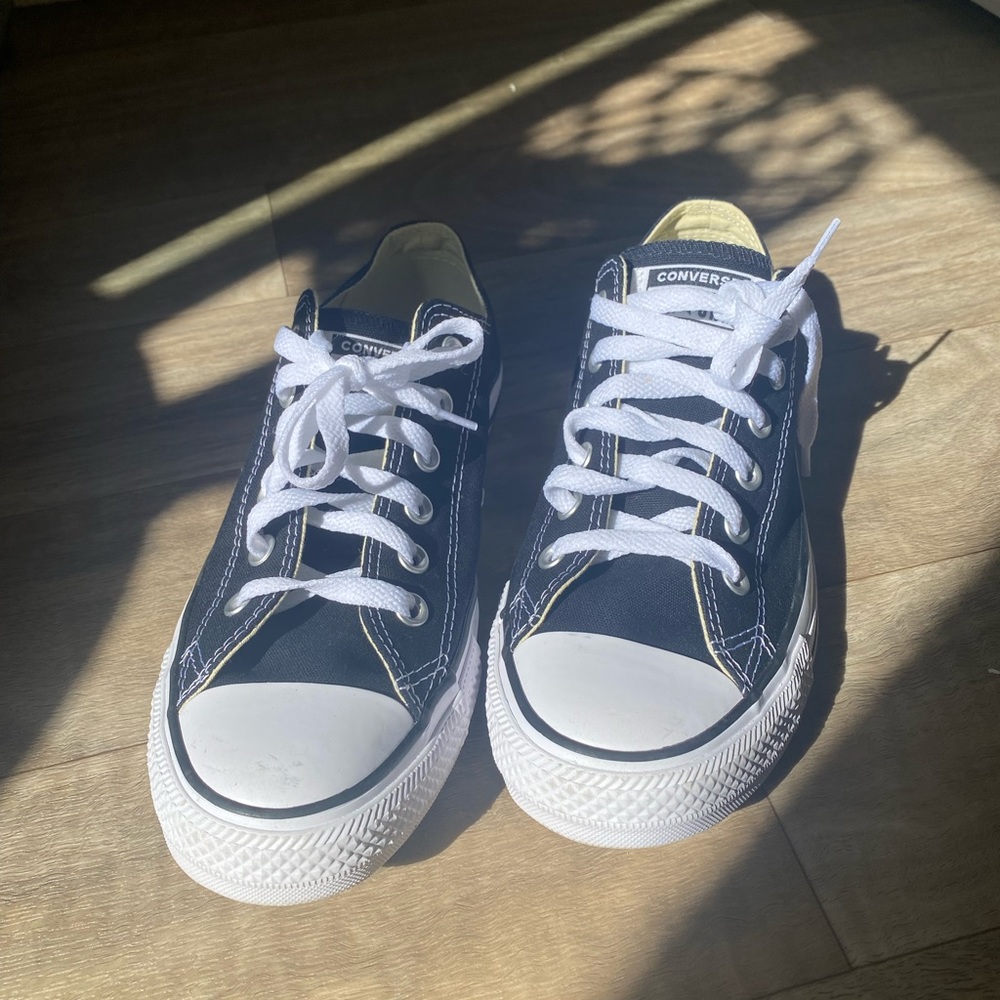 NWOT - brand new converse woman’s size 8.5 i accidentally bought a size too big